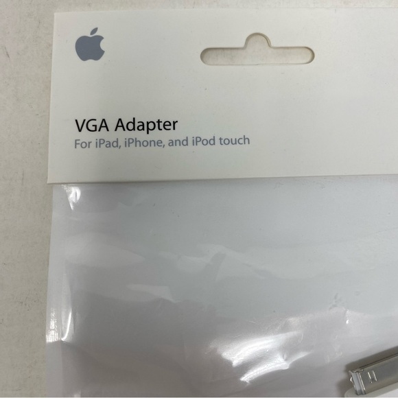Apple VGA Adapter for iPad, iPhone, and iPod touch - Picture 2 of 6